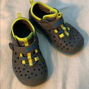 Stride Rite Made 2 Play Phibian shoes
